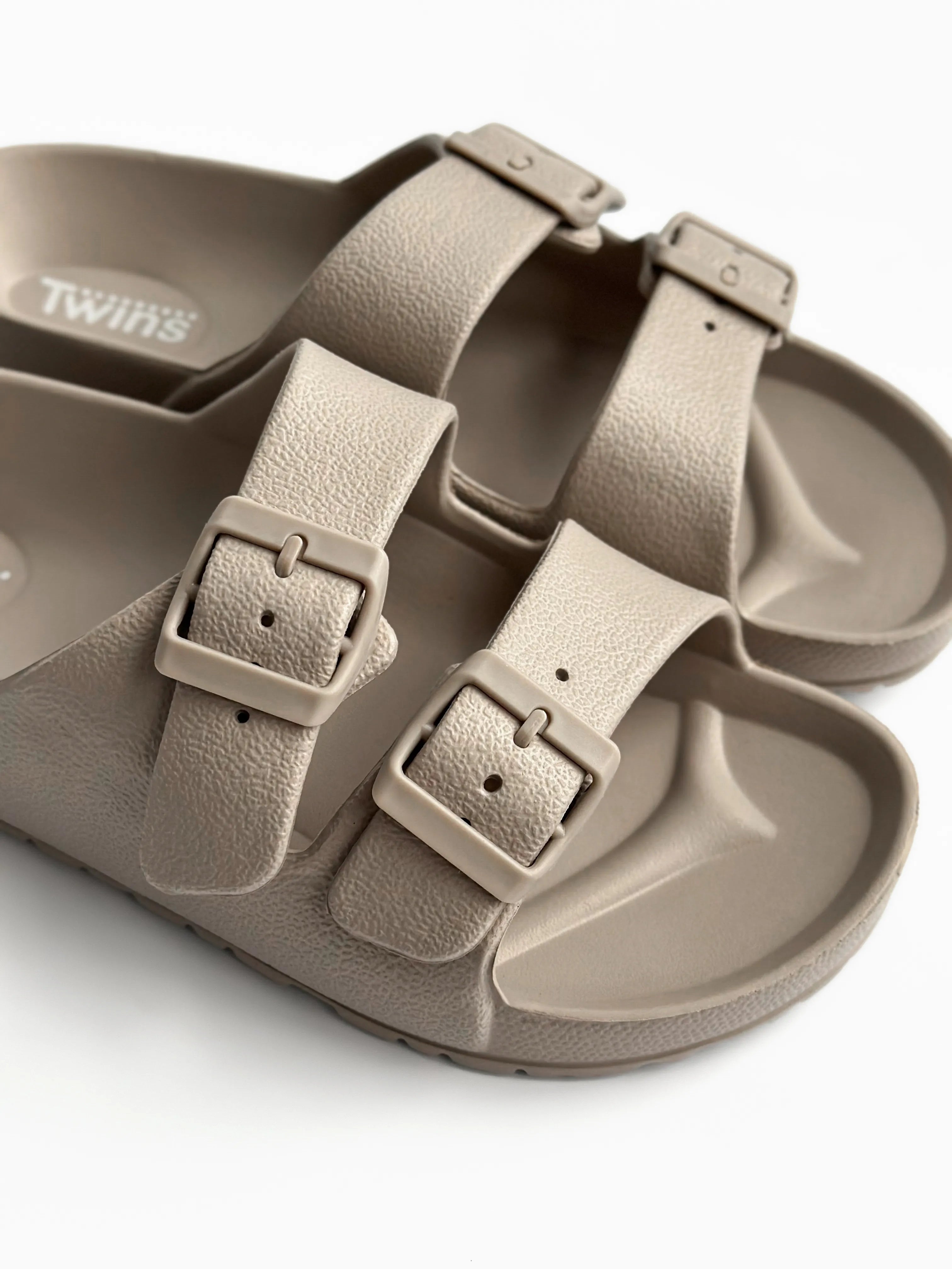 Twins beach and street slippers with adjusters beige (=)