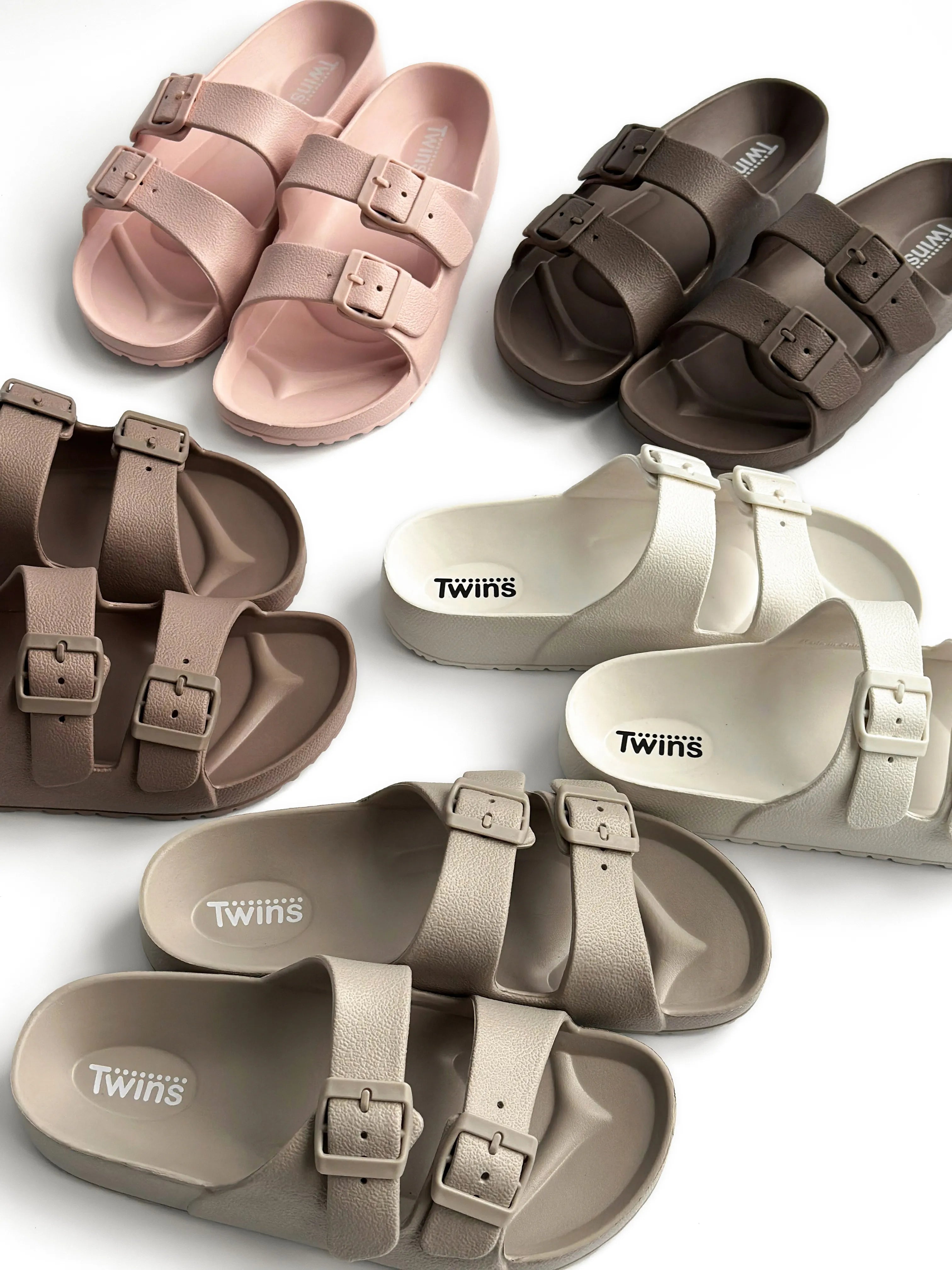 Twins beach and street slippers with adjusters brown (=)