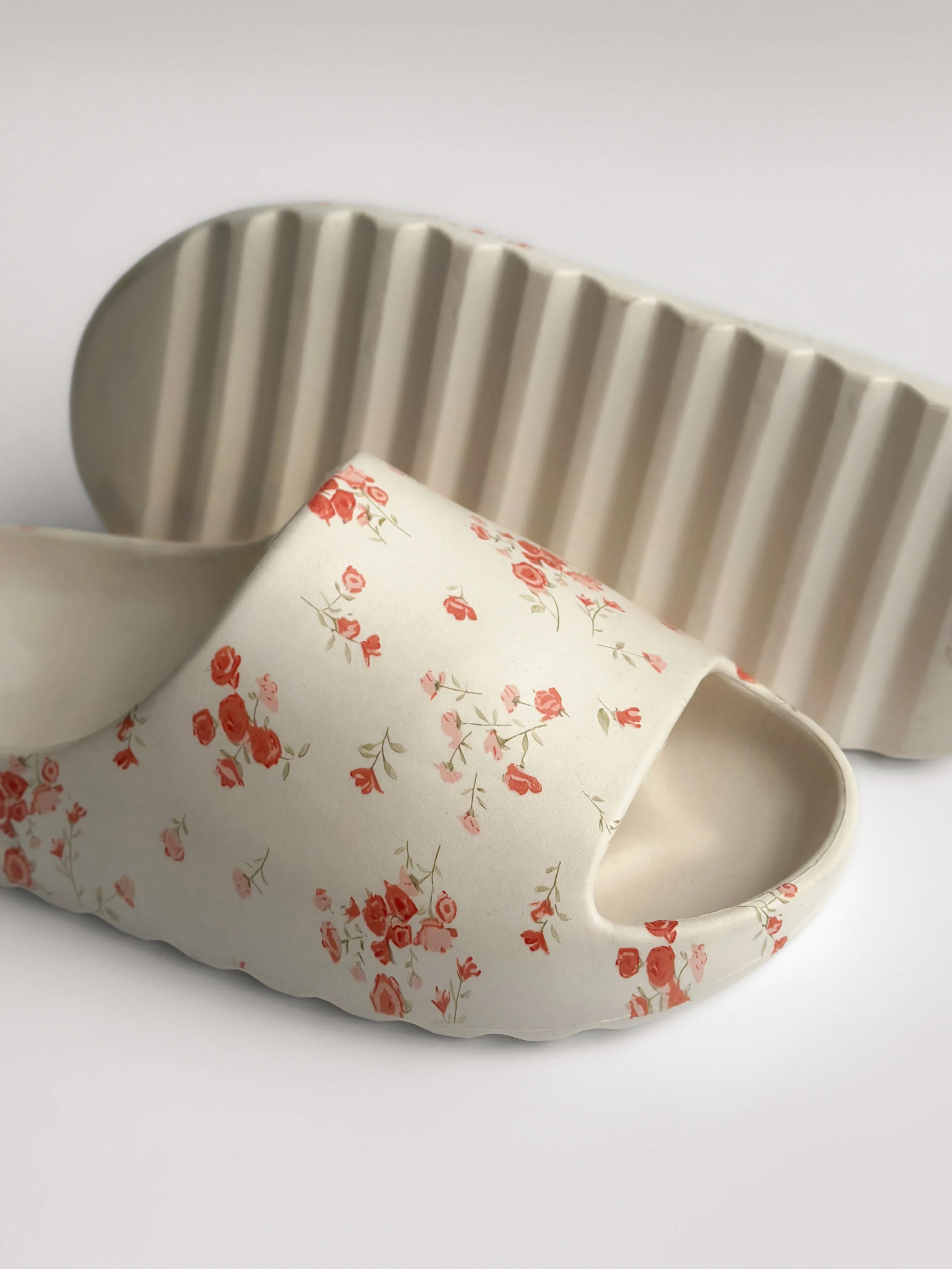 Twins foam beach and street slippers milky with red flower (=)