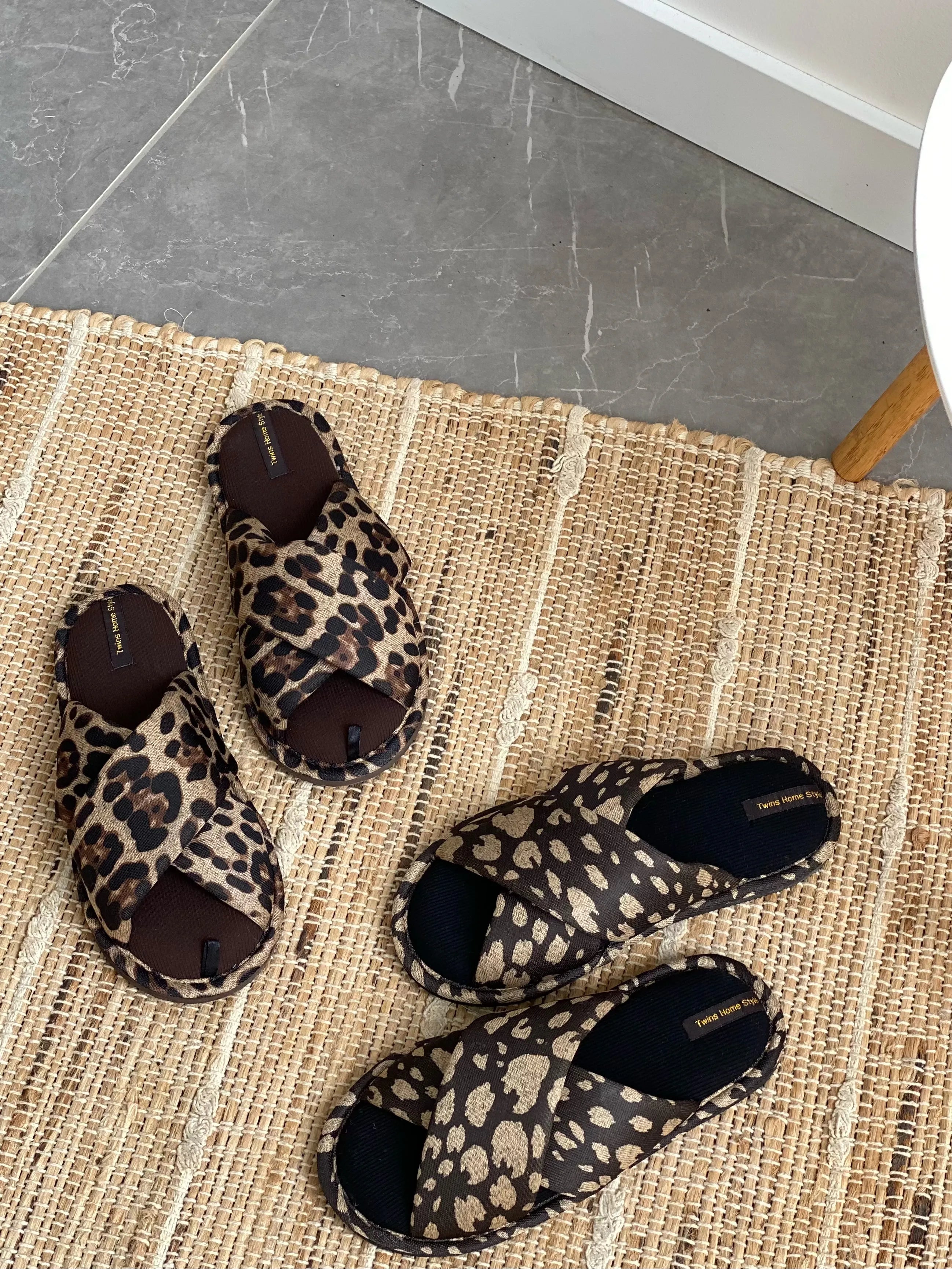 Women's slippers HS-VL cross animal black