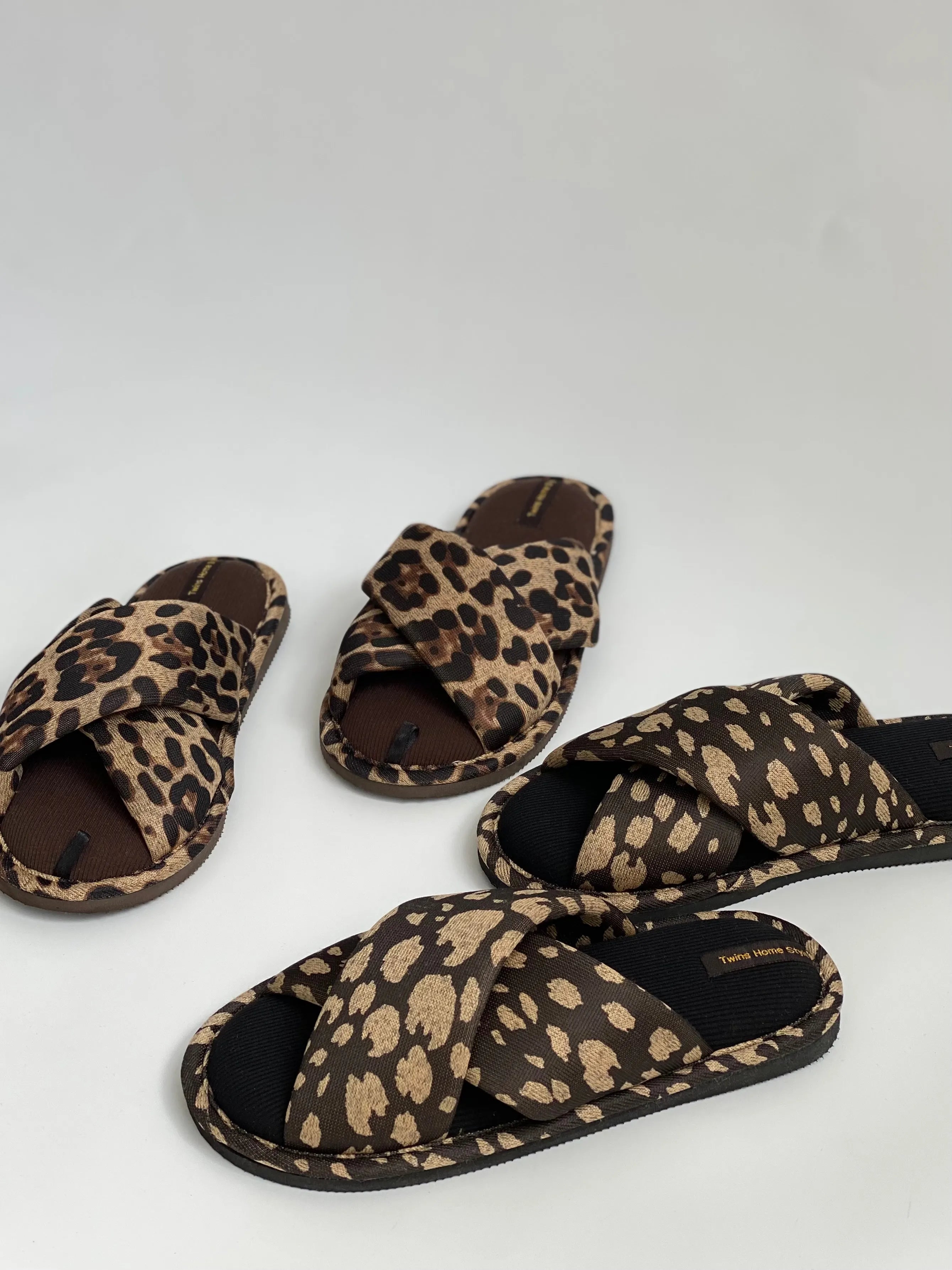 Women's slippers HS-VL cross animal black