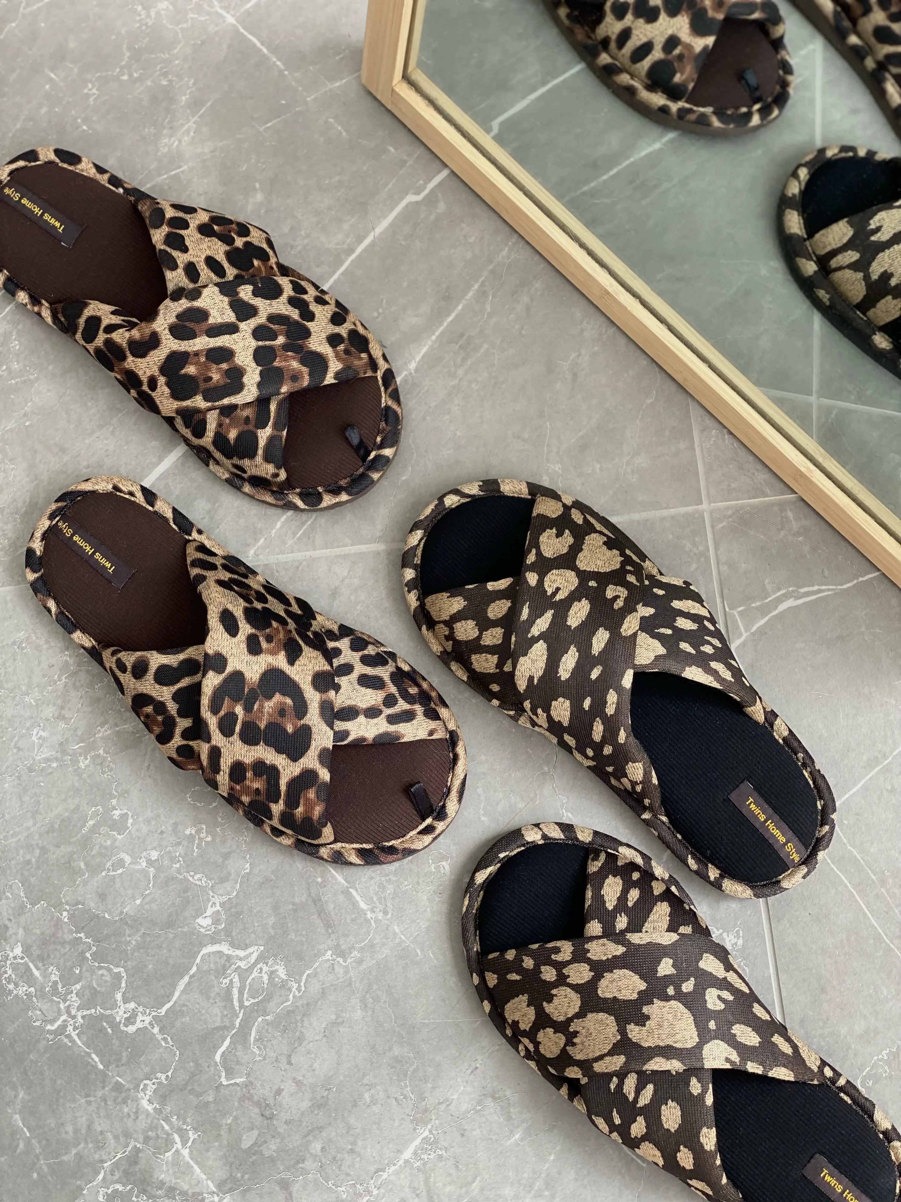 Women's slippers HS-VL cross animal black