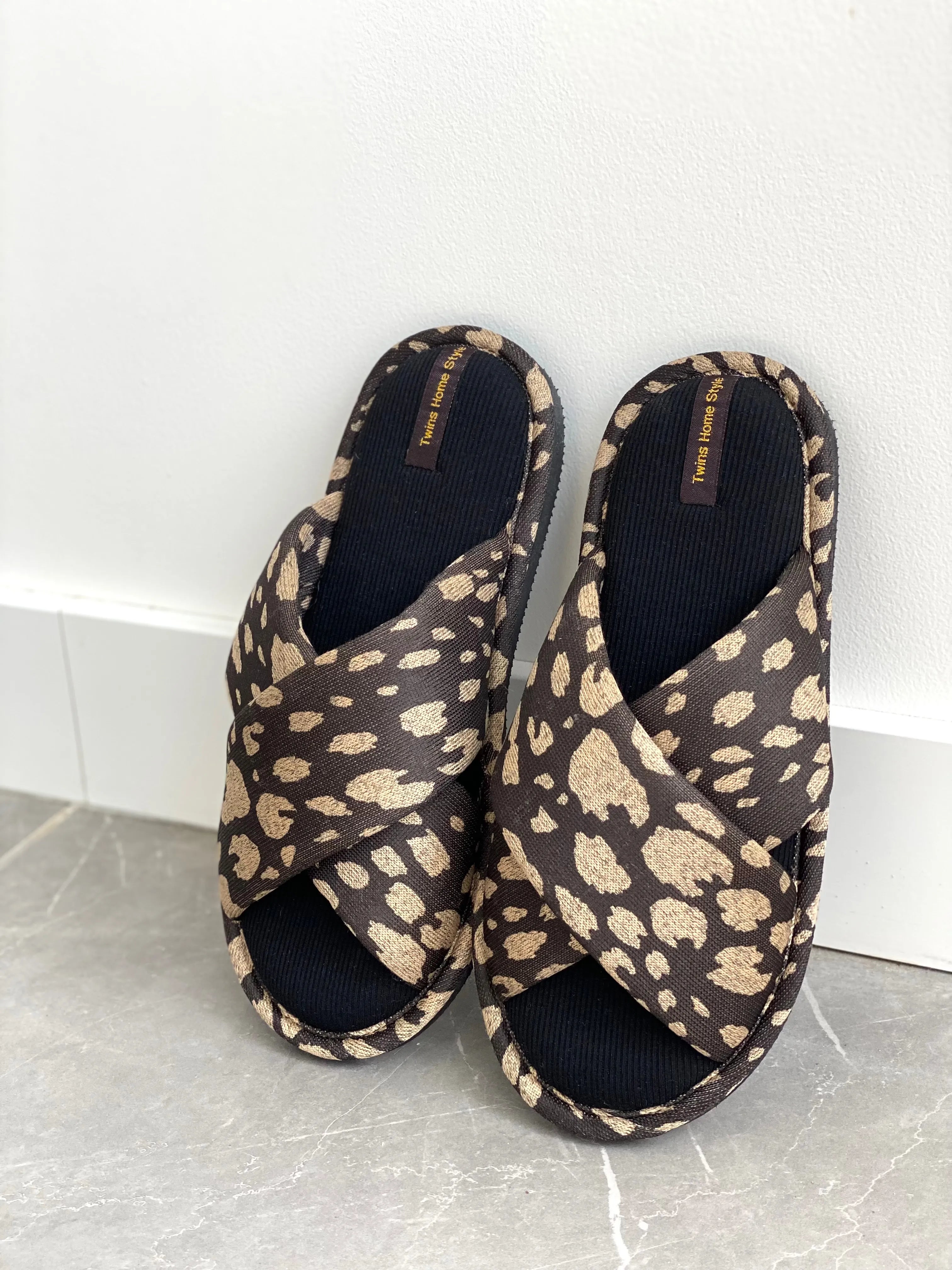 Women's slippers HS-VL cross animal black