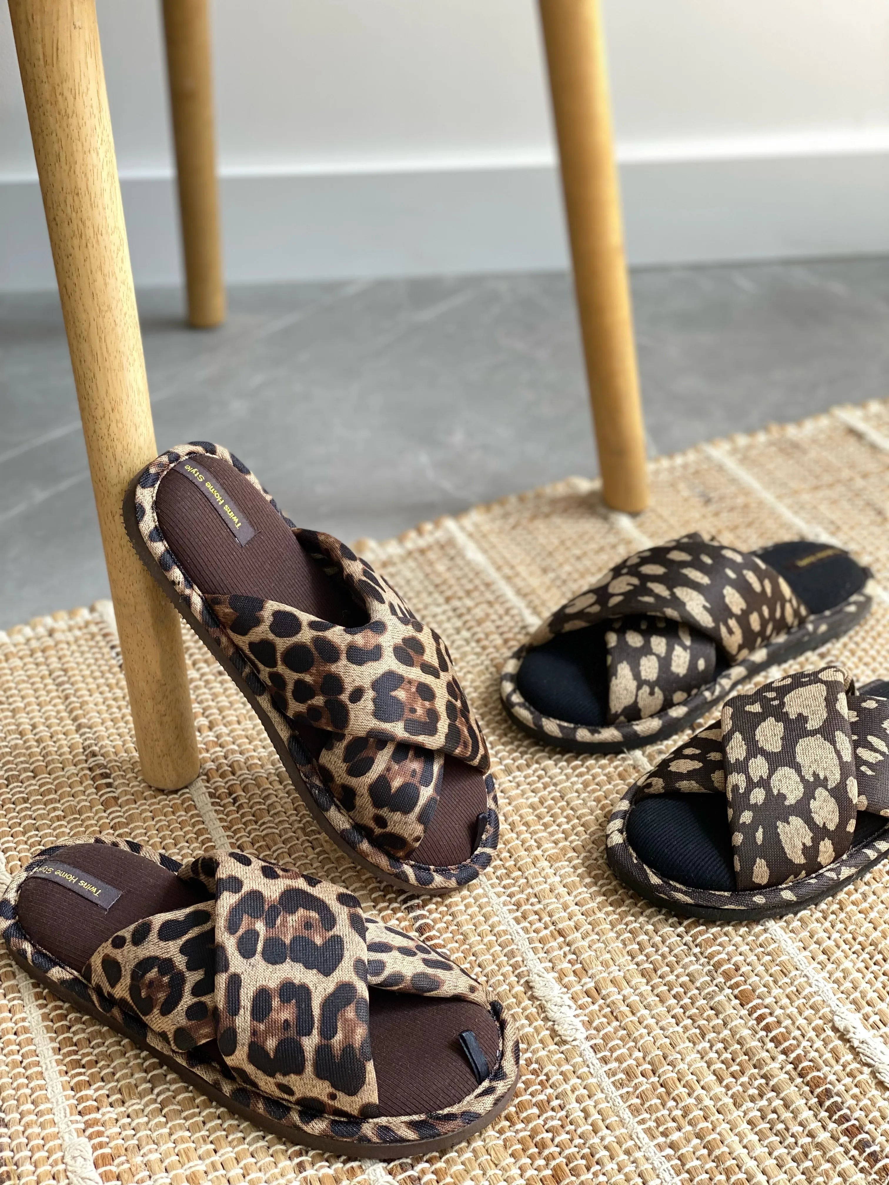 Women's slippers HS-VL cross animal black